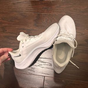 Nike Pegasus Women’s 7.5 Tennis Shoe